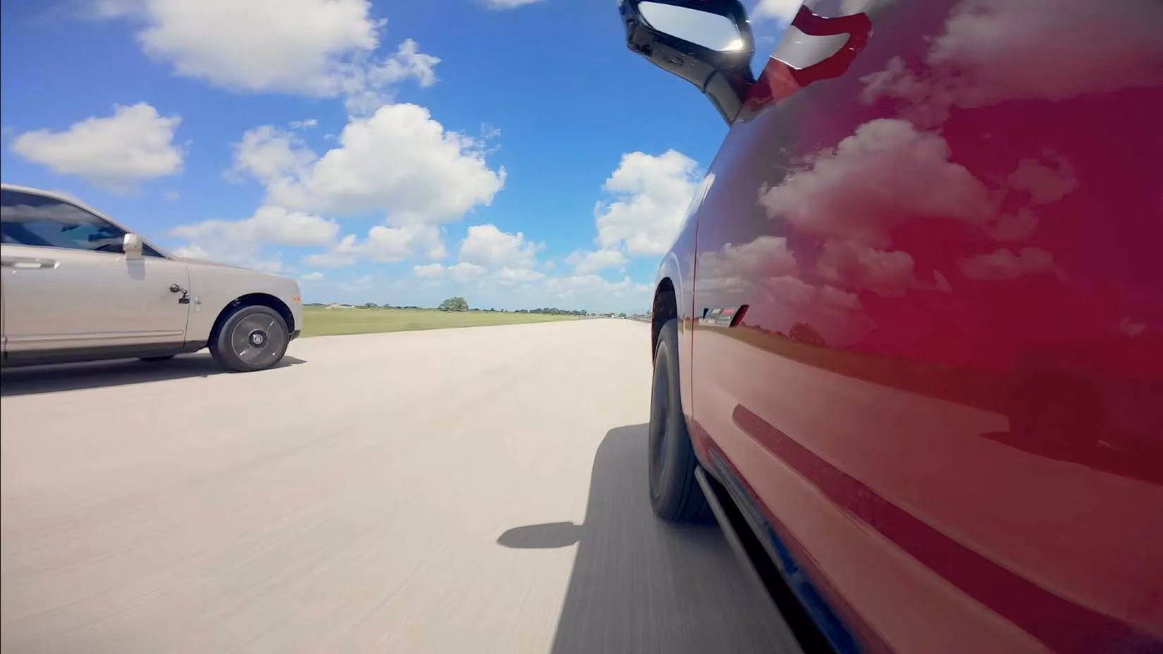 the-unexpected-drag-race-cadillac-escalade-v-vs-rolls-royce-cullinan-at-hennessey-image-1
