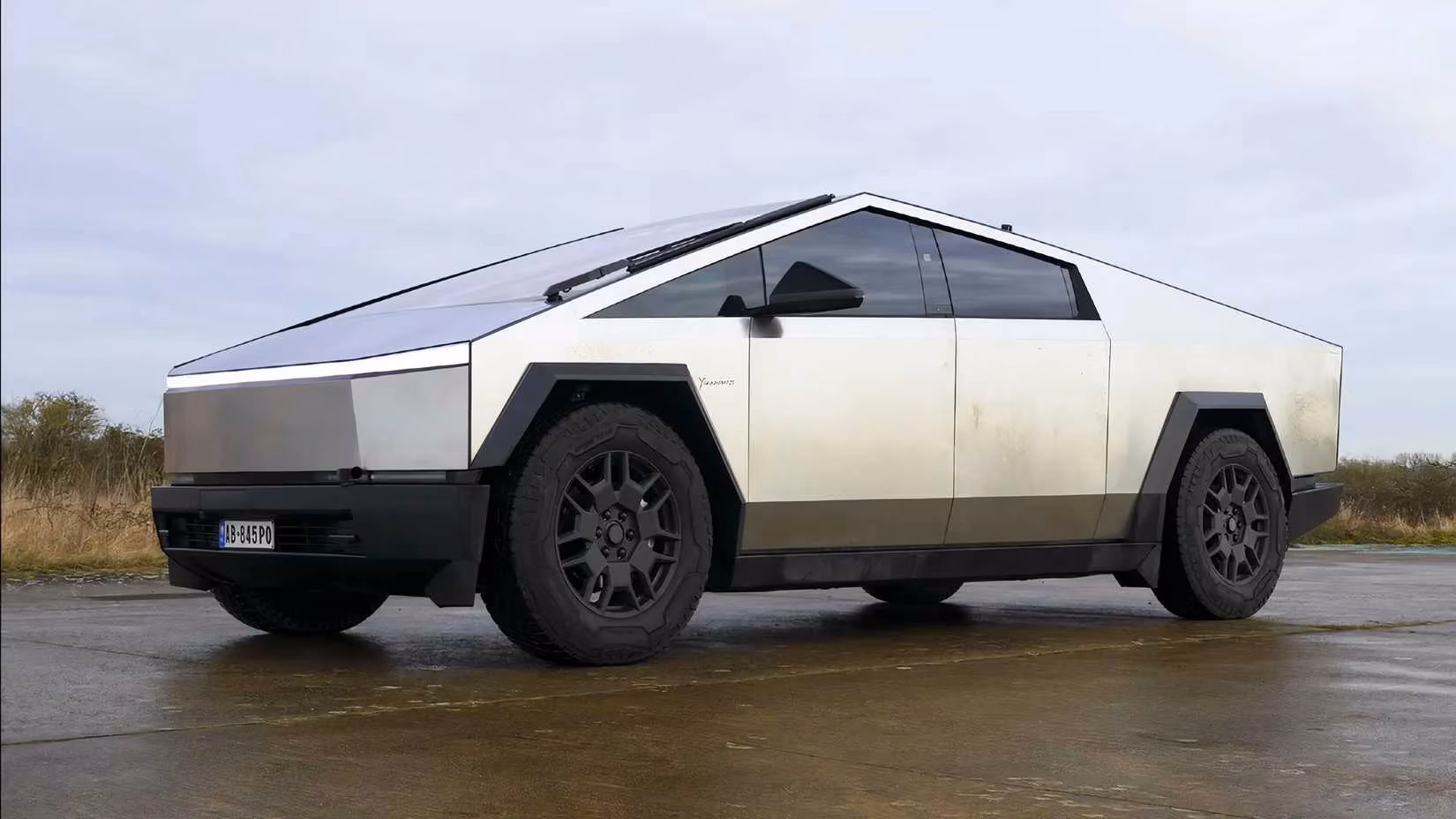 ford-f-150-lightning-leaves-tesla-cybertruck-in-the-rearview-mirror-through-2026-sales-surge-image-2