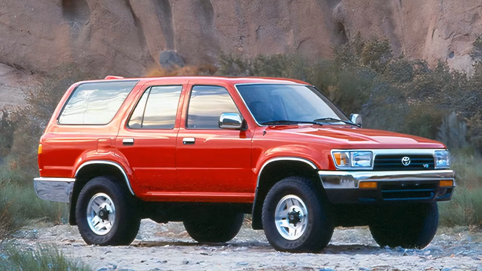 stick-shift-legends-the-best-used-off-road-trucks-and-suvs-still-worth-hunting-in-2026-image-1