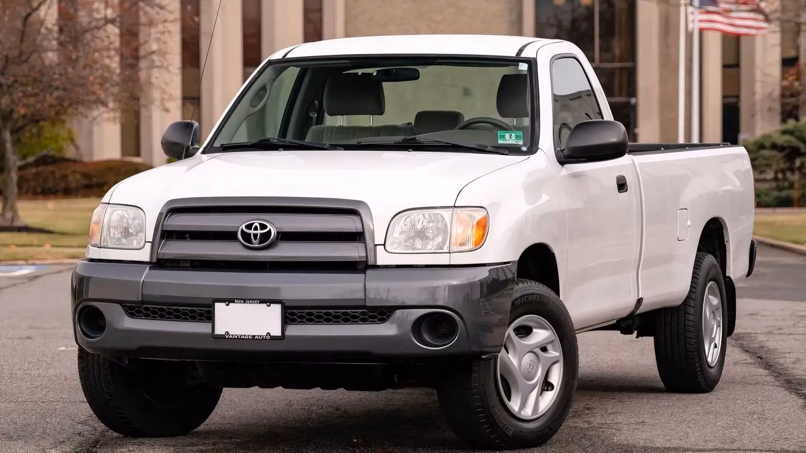 most-reliable-manual-pickup-trucks-that-still-outwork-modern-tech-in-2026-image-1