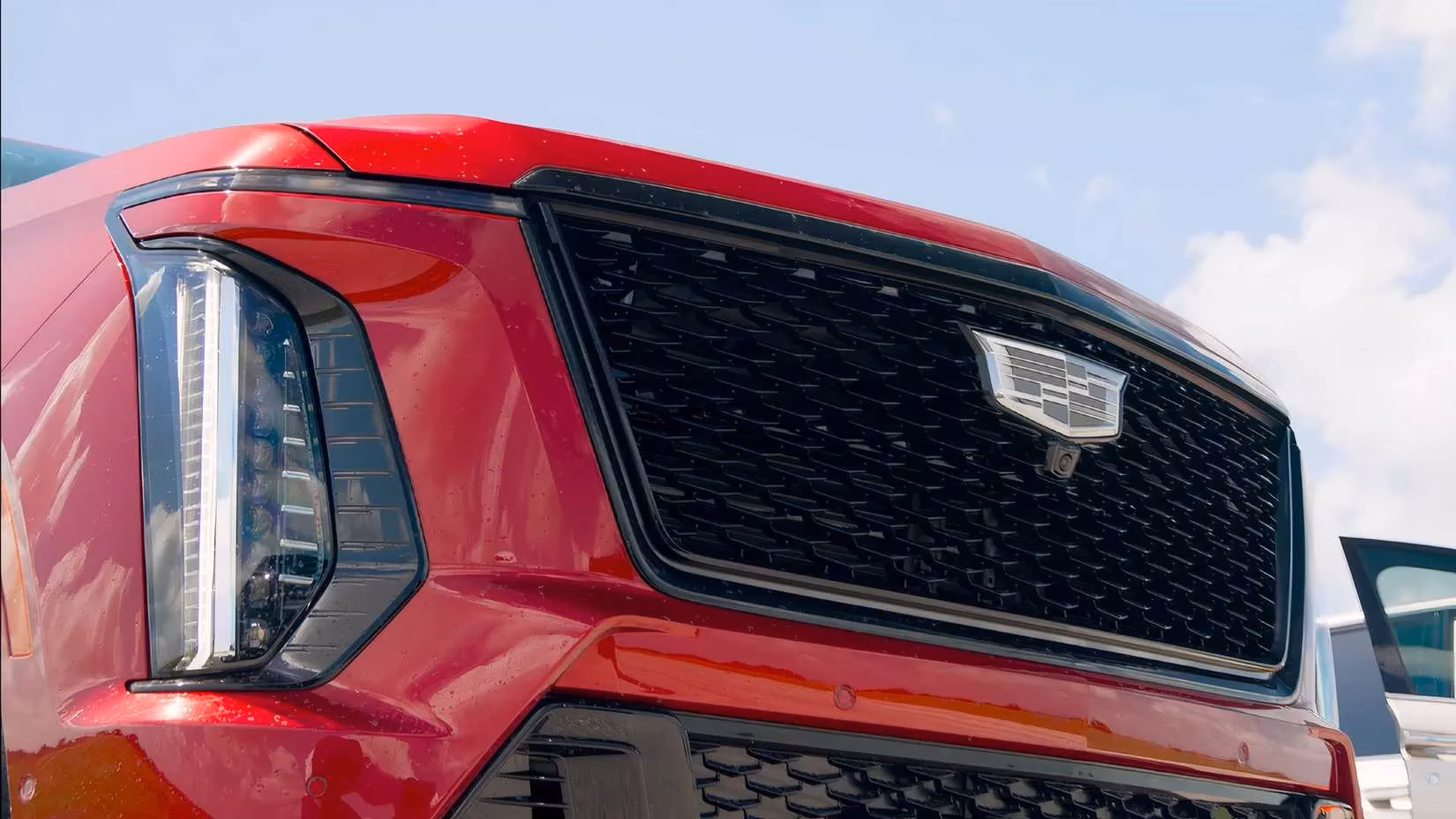 the-unexpected-drag-race-cadillac-escalade-v-vs-rolls-royce-cullinan-at-hennessey-image-3