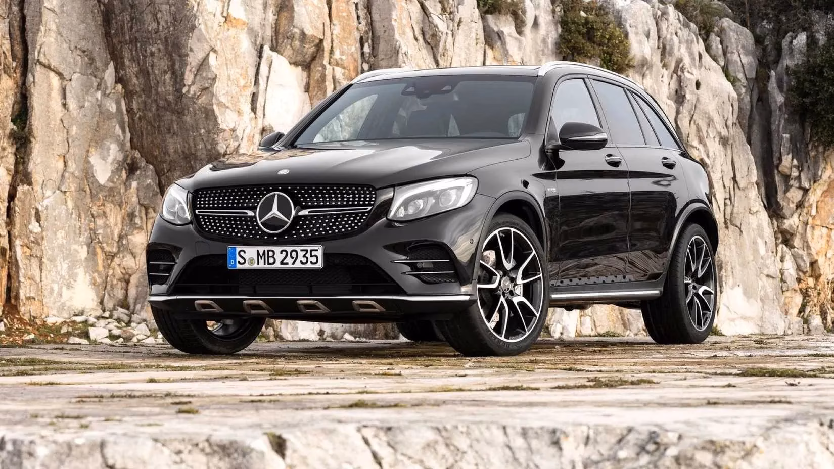 the-unbreakable-legends-mercedes-suvs-that-just-keep-going-in-2026-image-1