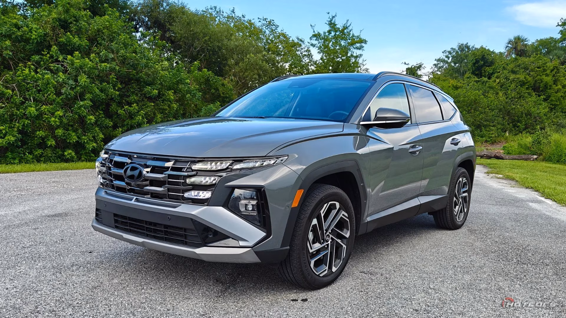 a-week-in-the-2025-hyundai-tucson-a-poetic-reflection-on-comfort-over-thrills-image-1