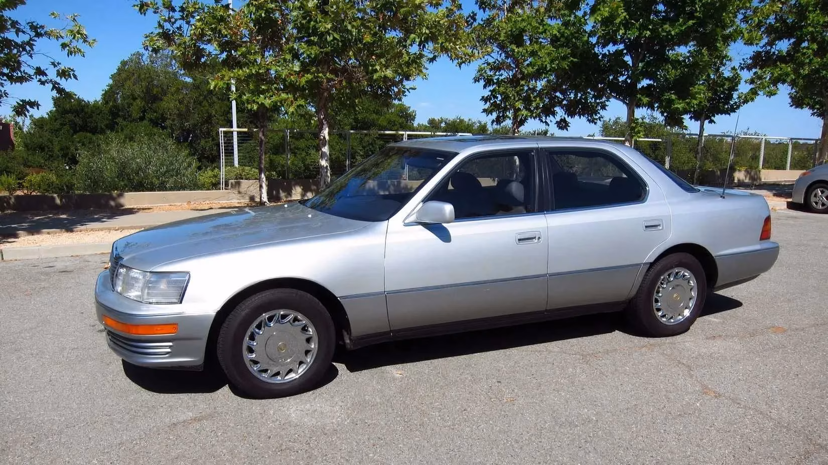 the-lexus-ls400-the-unbeatable-affordable-legend-that-makes-my-lunch-break-dreams-come-true-image-5