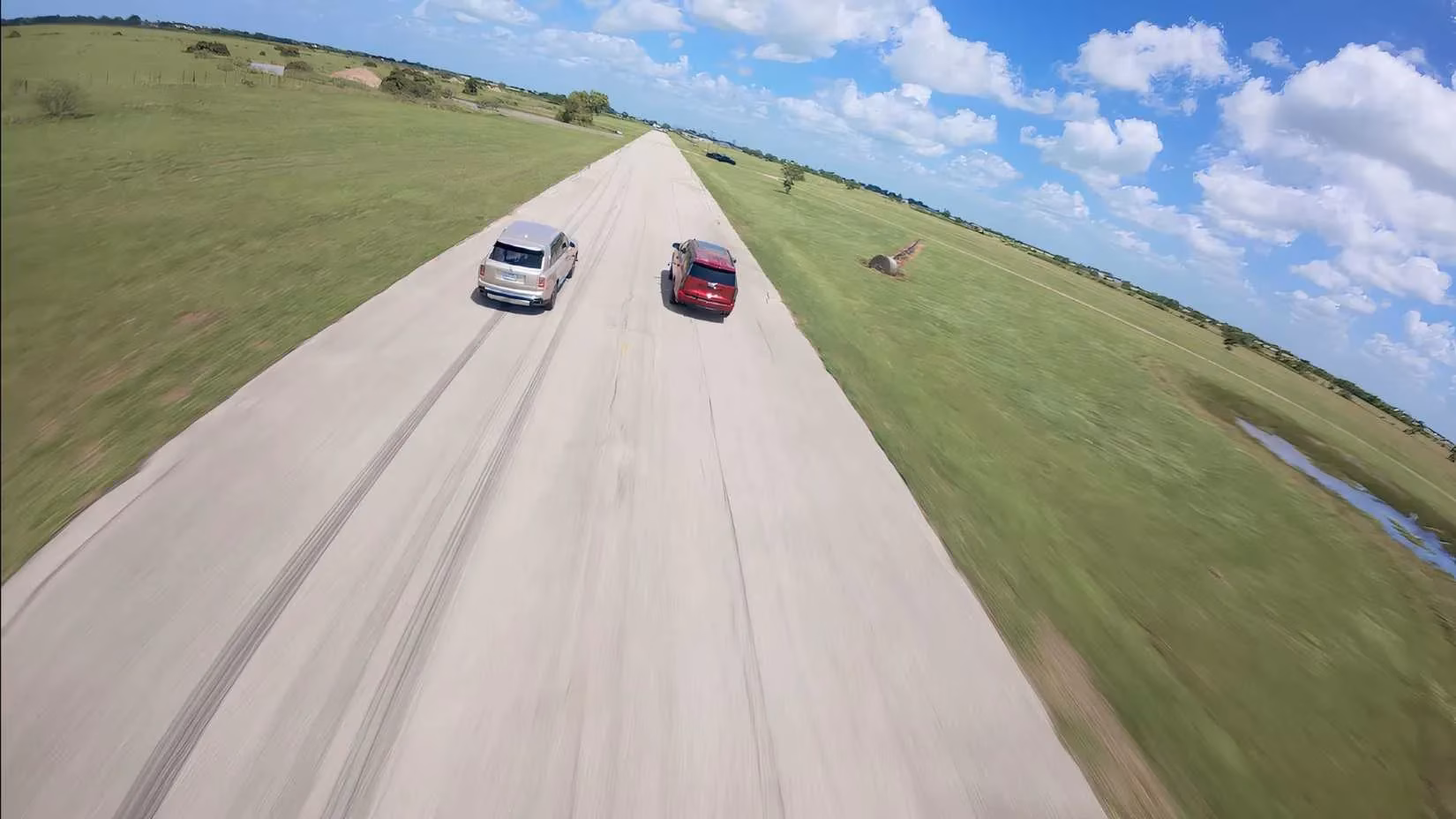 the-unexpected-drag-race-cadillac-escalade-v-vs-rolls-royce-cullinan-at-hennessey-image-4