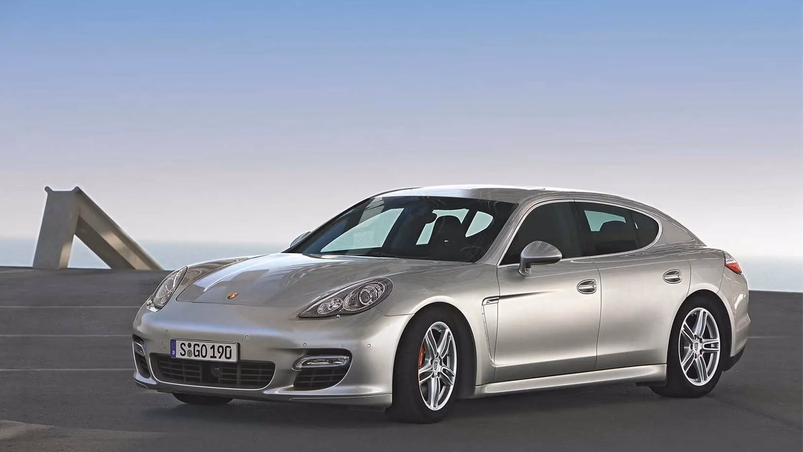 8-used-sedans-faster-than-a-supercar-for-half-the-price-image-5