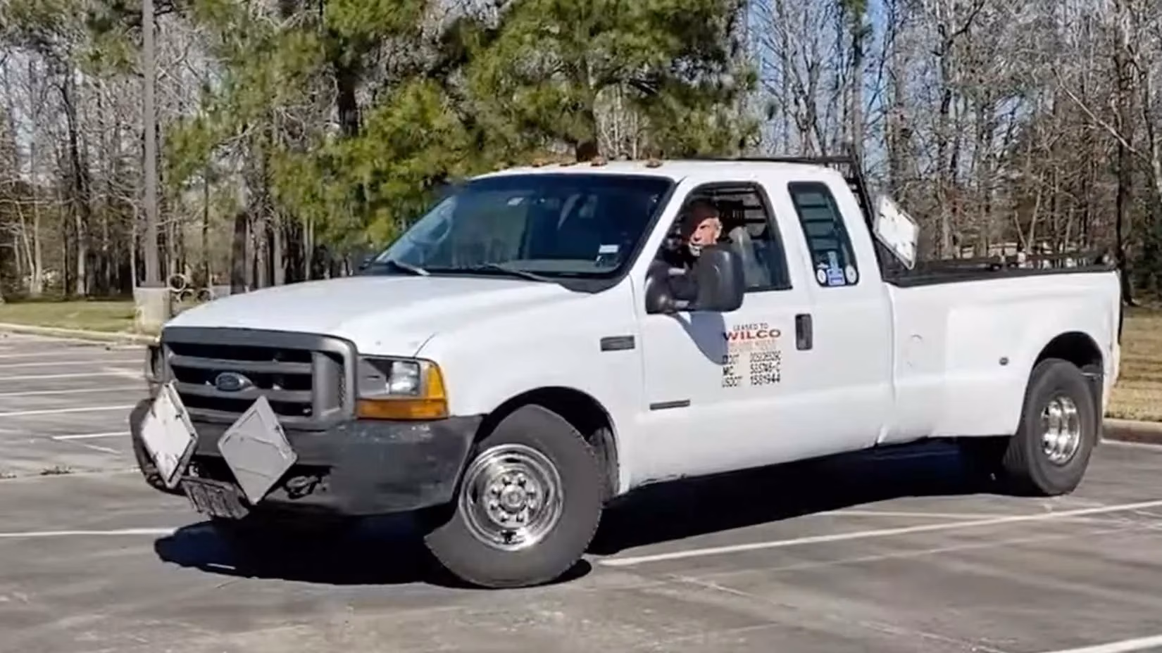 ford-f-350-super-duty-achieves-over-1-3-million-miles-a-testament-to-engineering-and-meticulous-maintenance-image-1