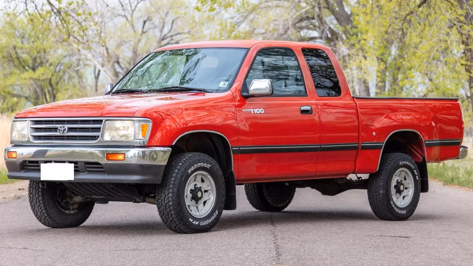 most-reliable-manual-pickup-trucks-that-still-outwork-modern-tech-in-2026-image-2