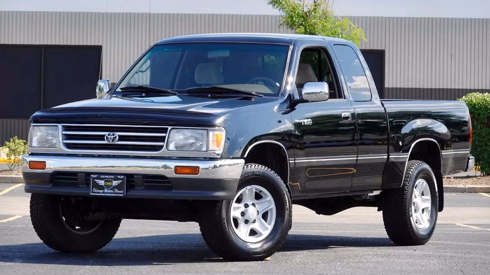 10-legendary-1990s-pickup-trucks-that-still-dominate-roads-today-image-0