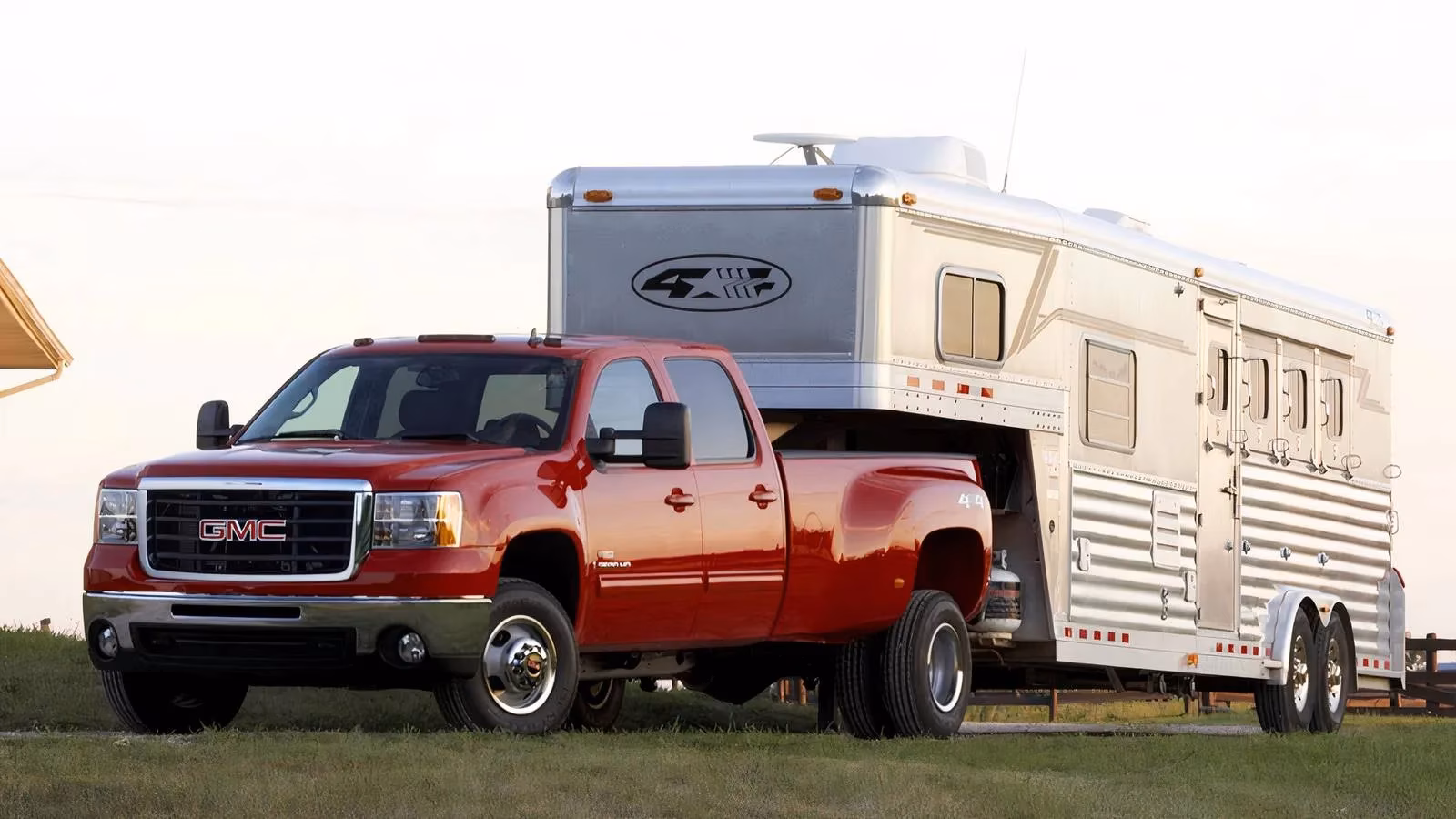 10-used-pickups-under-25k-that-tow-over-10000-lbs-2026-edition-image-0