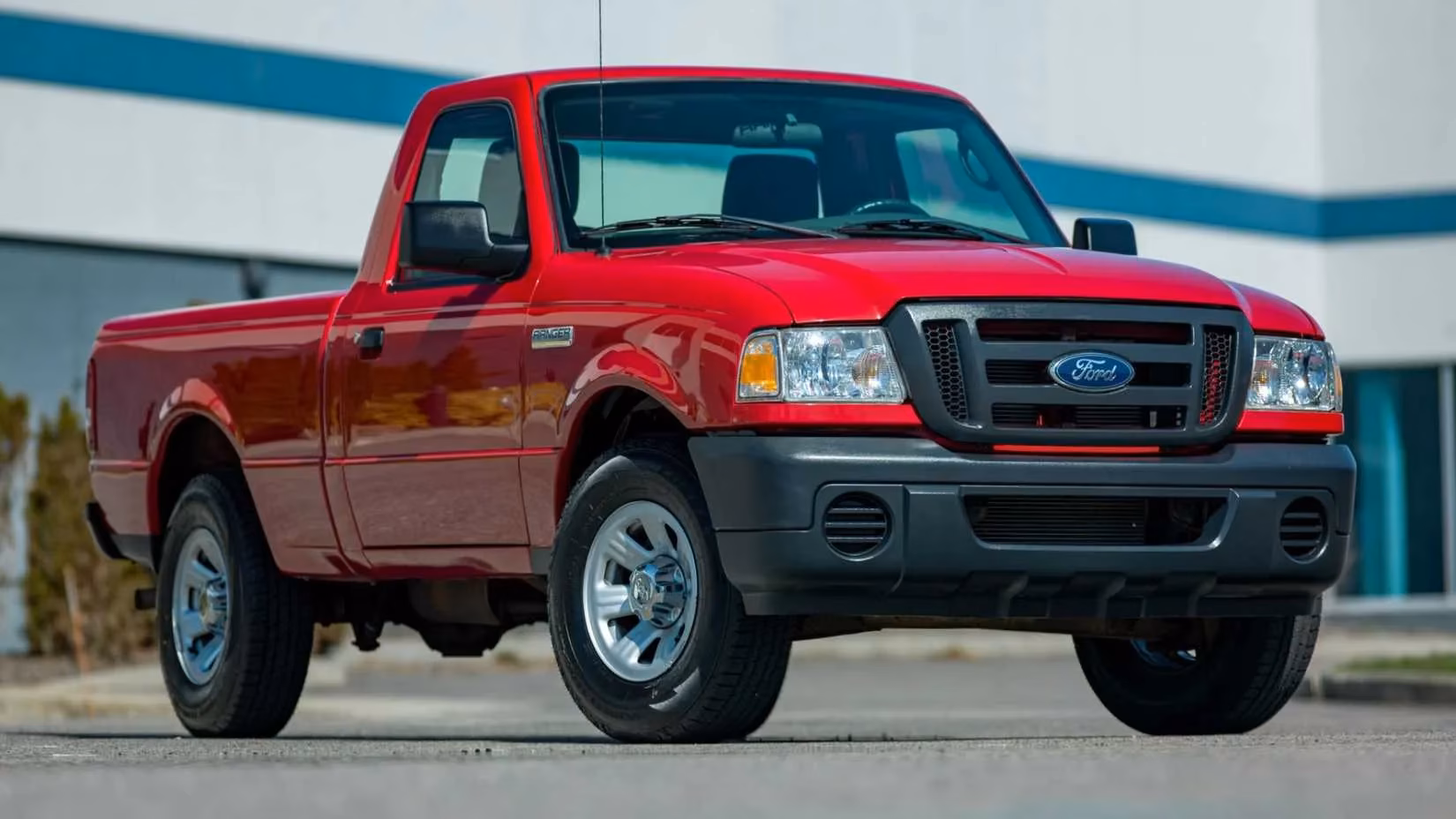 most-reliable-manual-pickup-trucks-that-still-outwork-modern-tech-in-2026-image-5
