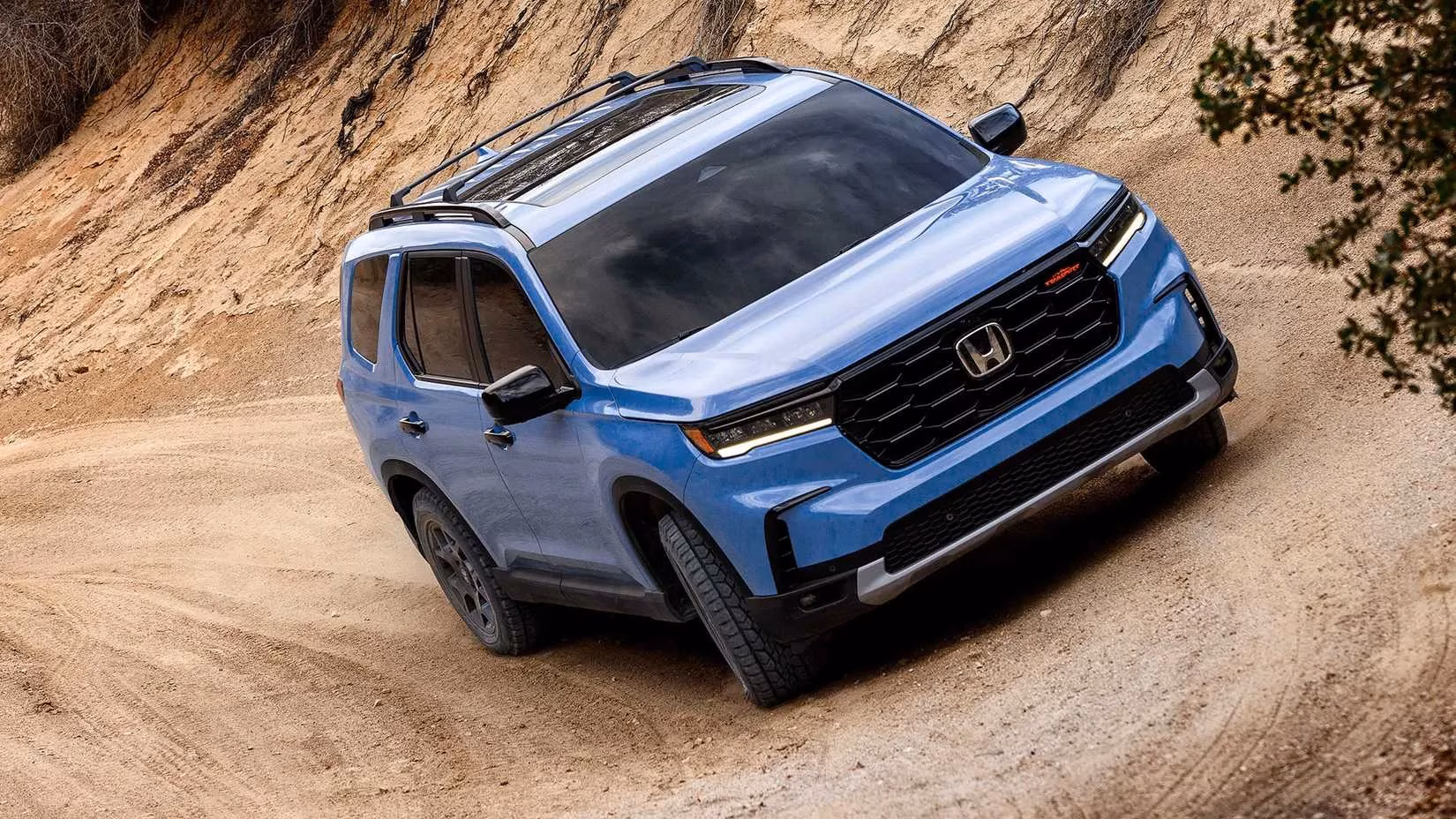 honda-pilot-steals-the-three-row-suv-crown-a-2026-look-back-image-1